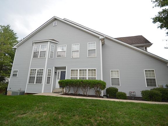 3rd image of 1041 Greenes Way Cir
