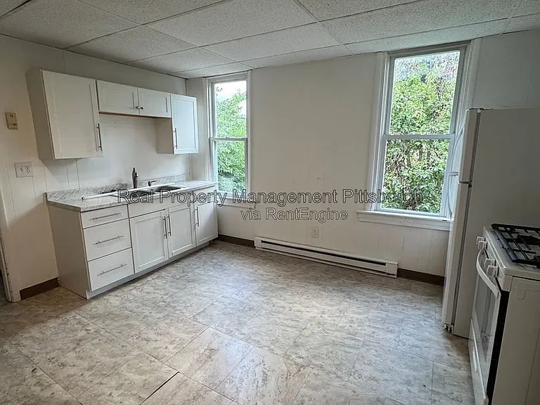 671 5th St — Photo 3