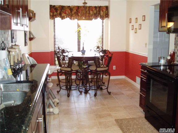 4th image of 225 Hidden Ponds Cir