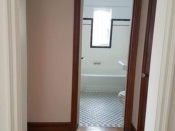 4th image of 1424 Kanawha Blvd E APT 10