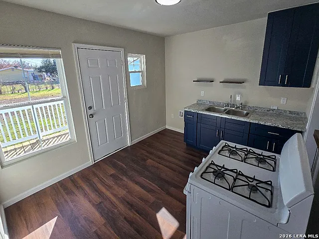 1124 Fenfield Ave — Photo 10