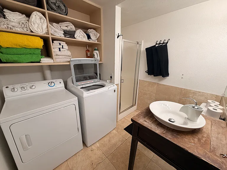 814 W Bleeker St #B3 — Photo 11