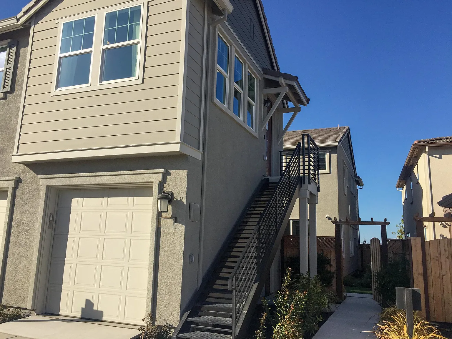 1 bed, 700 sqft, $1,990 — Photo 2