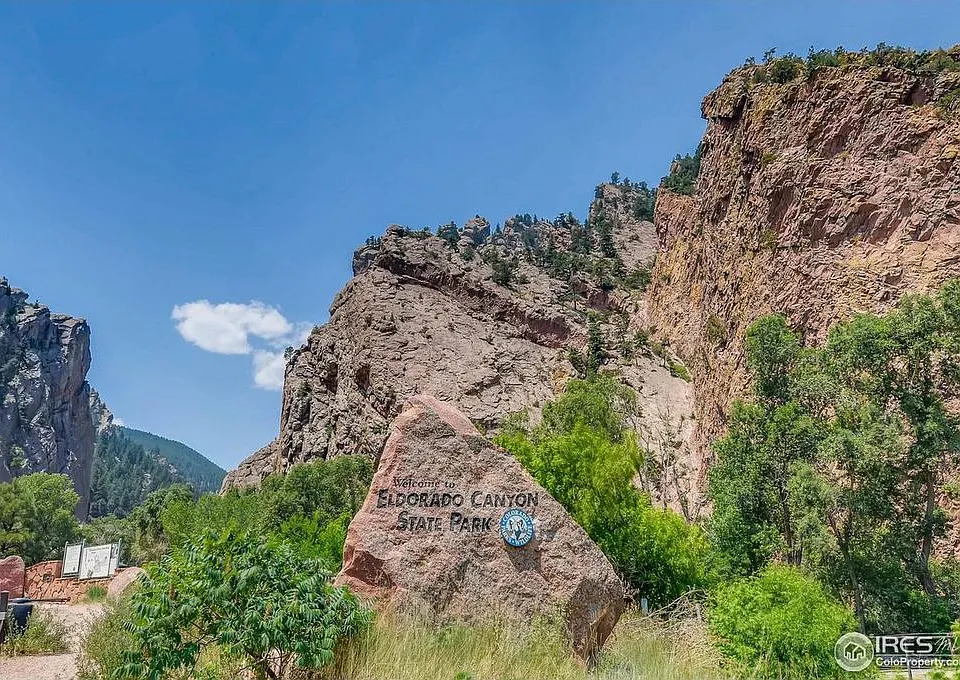 194 Artesian Dr #1