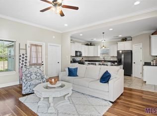 31031 Lake Spring Dr, Walker, LA 70785