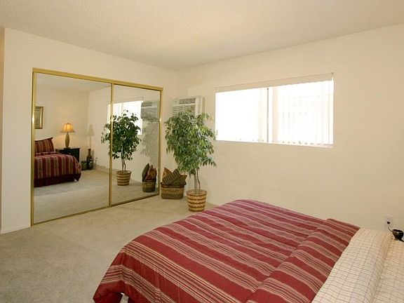 5th image of 5680 Reseda Blvd APT 6