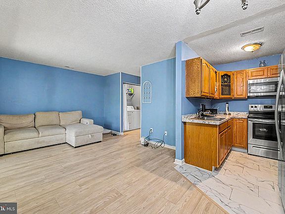 2nd image of 13 Stratton Ct
