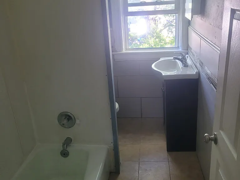 1209 Congress St #6 — Photo 9