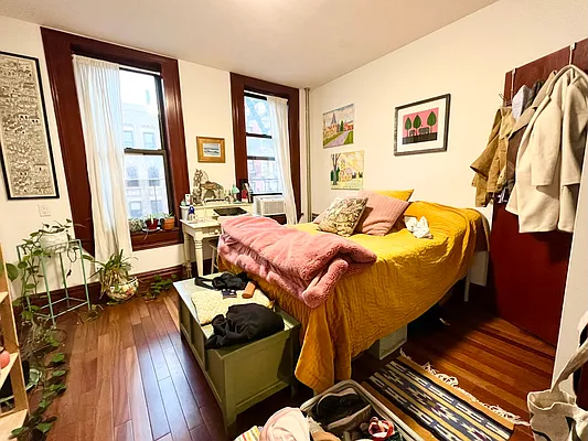 Rented by Bond New York | media 7