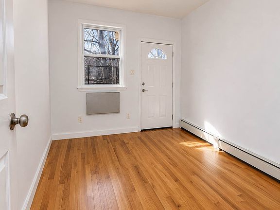 2nd image of 804 Evergreen Ave #3