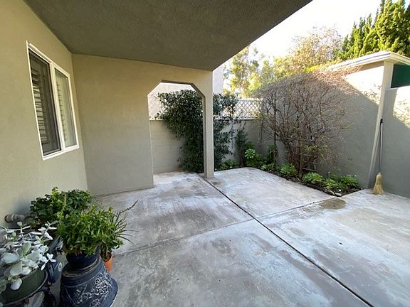 4th image of 1055 Dover Ln