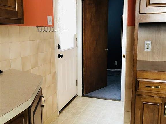5th image of 45 Pickford Ave