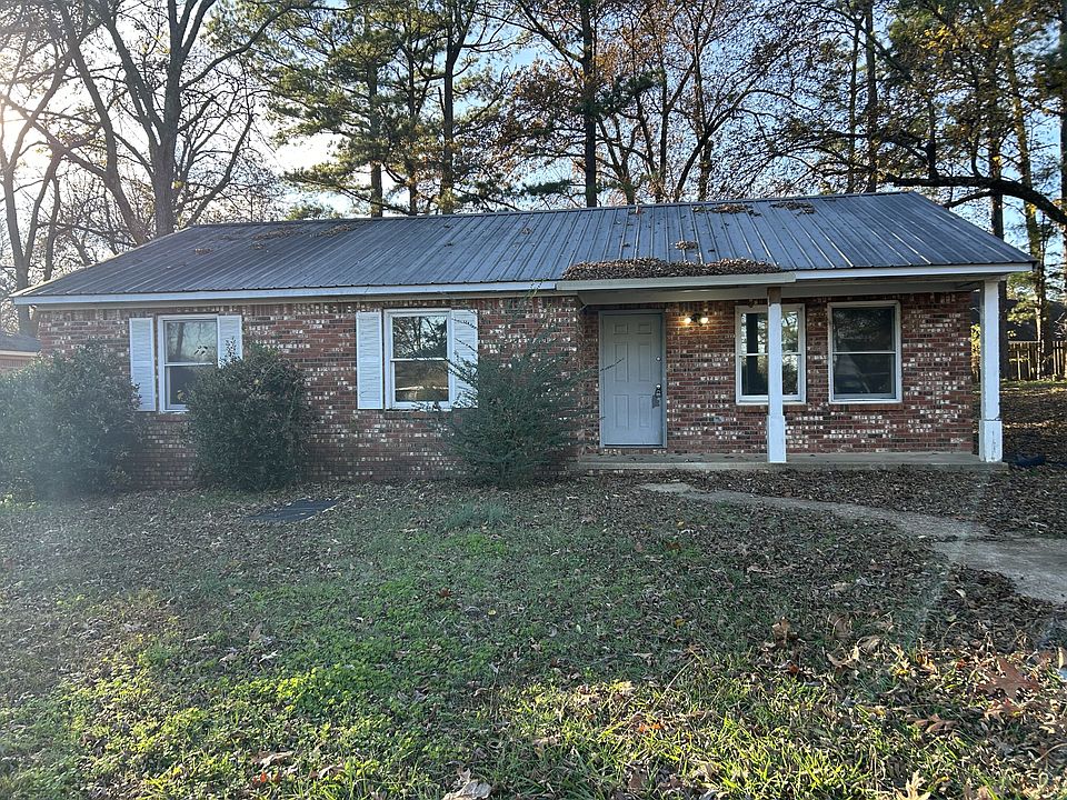 1st image of 303 Lake Dr