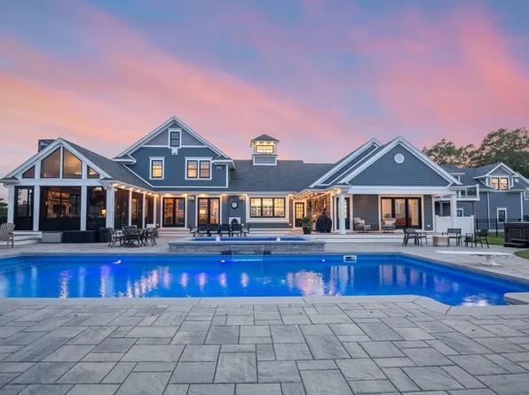 17 Chestnut Ln, Littleton, MA 01460