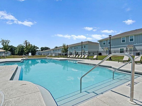 2nd image of 1638 Iroquois Ct