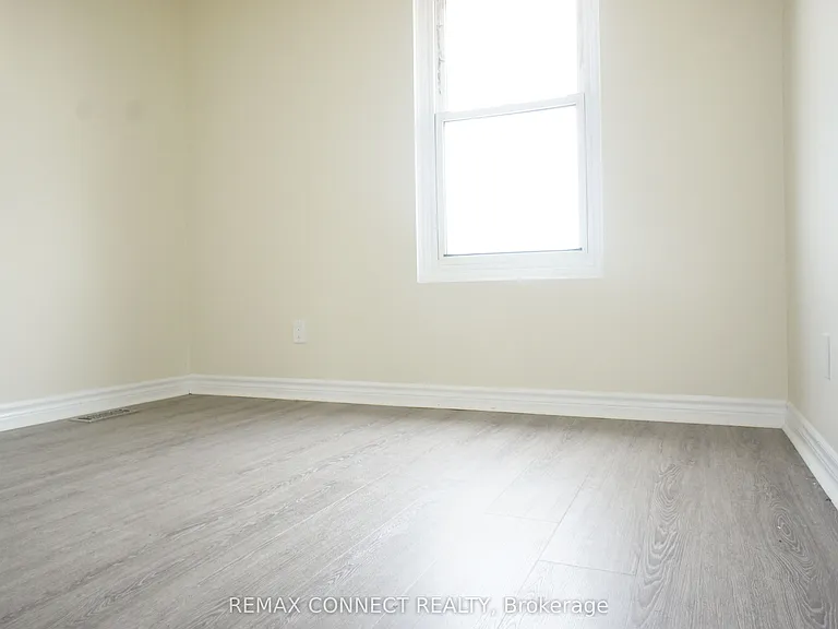 46 Shoredale Dr — Photo 6