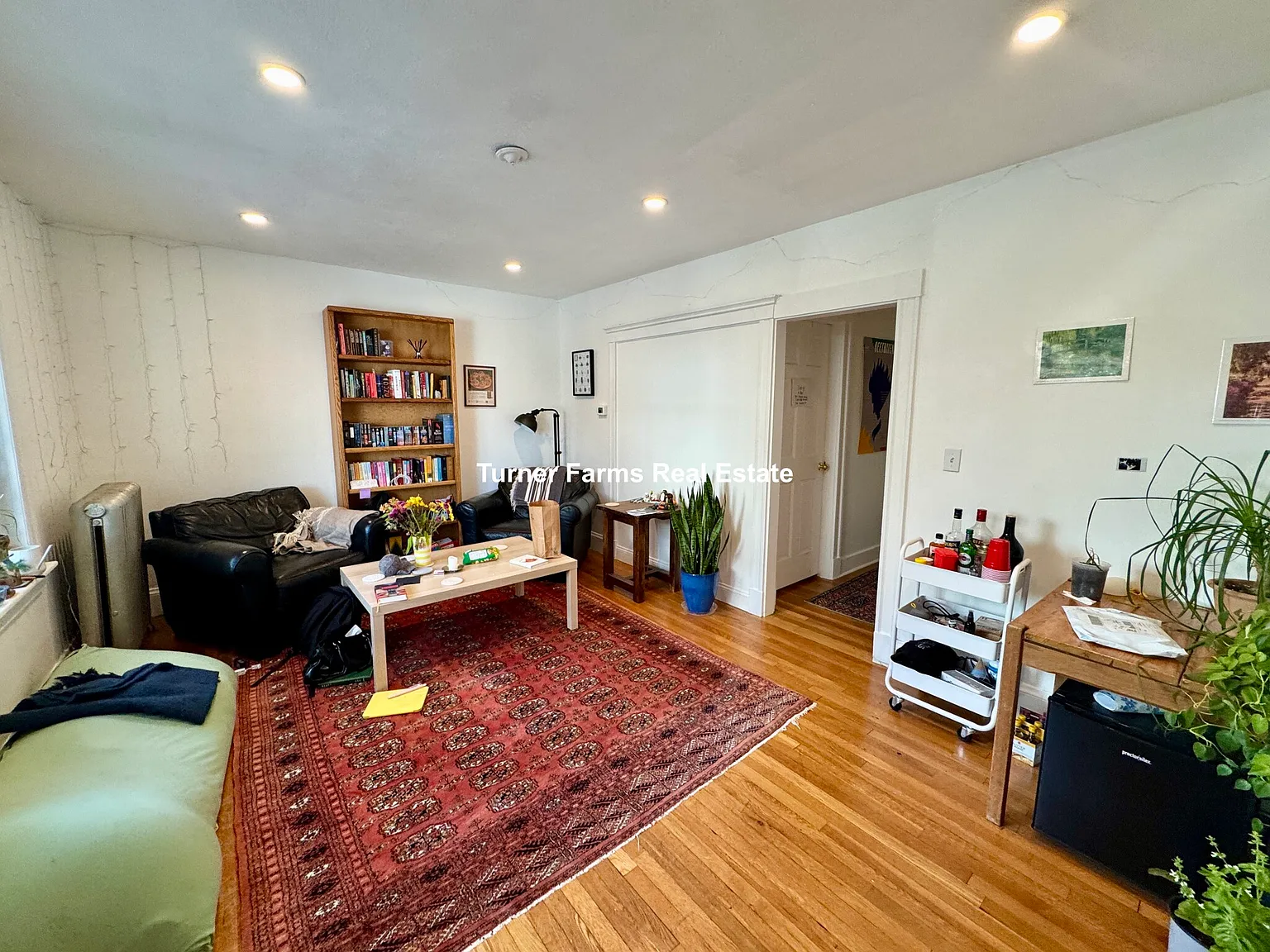 4 bed, 9999 sqft, $5,600 — Photo 2