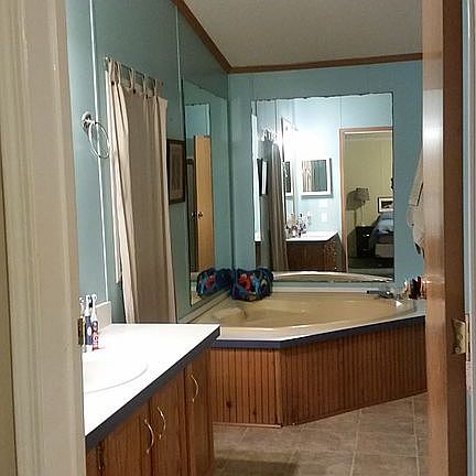 5th image of 5 Hickory Ln