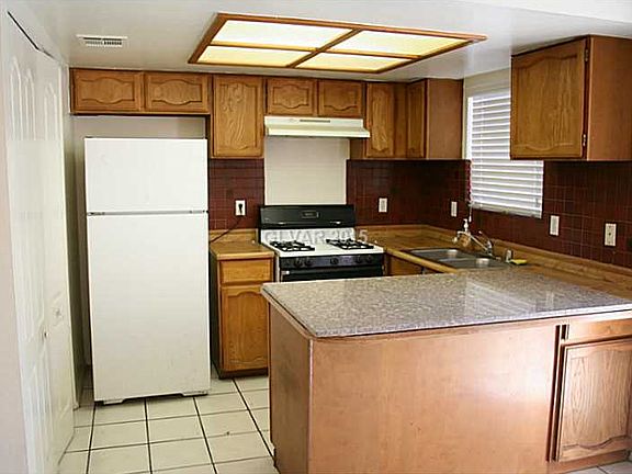 4th image of 859 Slumpstone Way #859