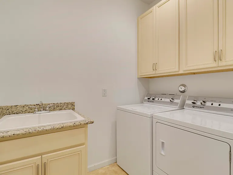236 Carina Dr — Photo 38