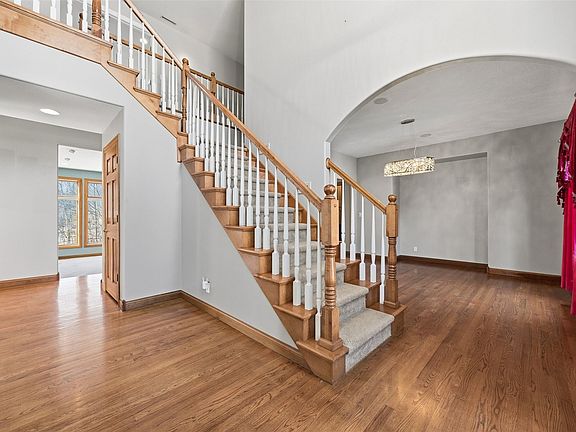 3rd image of 195 Morgan Ct