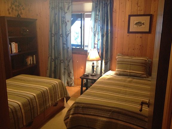 Bedroom with TWNs- could be an office