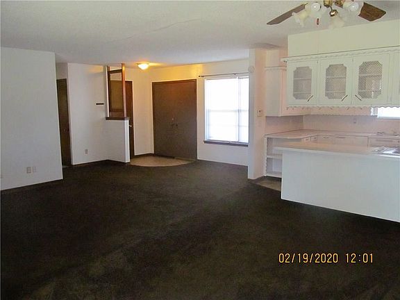 3rd image of 4404 Woodland Park Ter