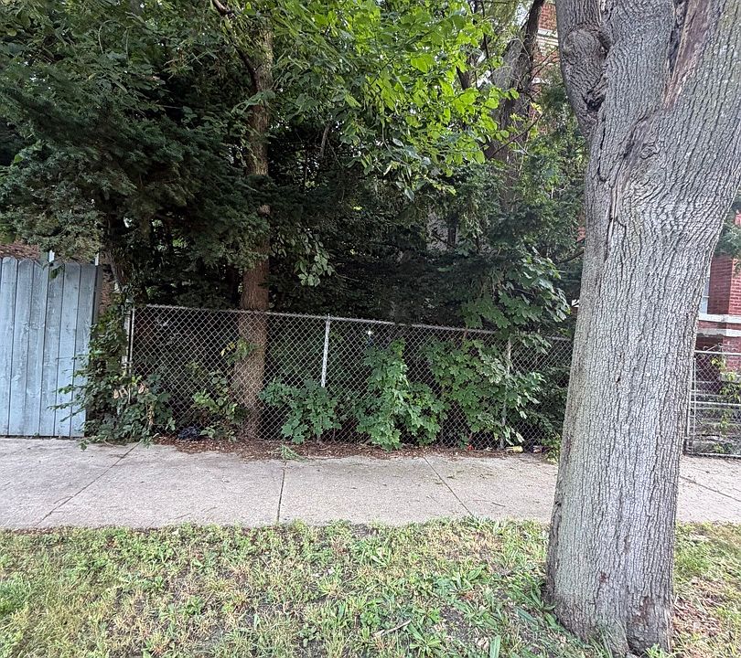1st image of 1017 W 61st St