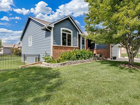 3rd image of 2682 N Shefford Ct