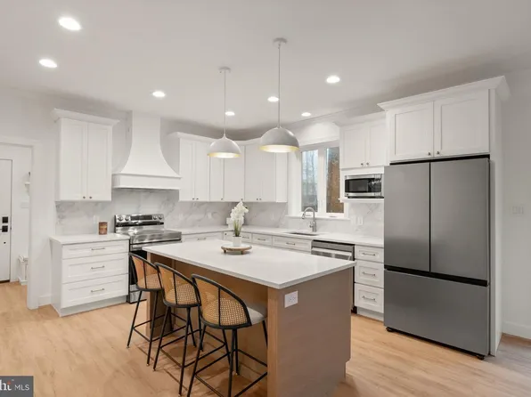 12005 Parkriver Dr, Manassas, VA 20112