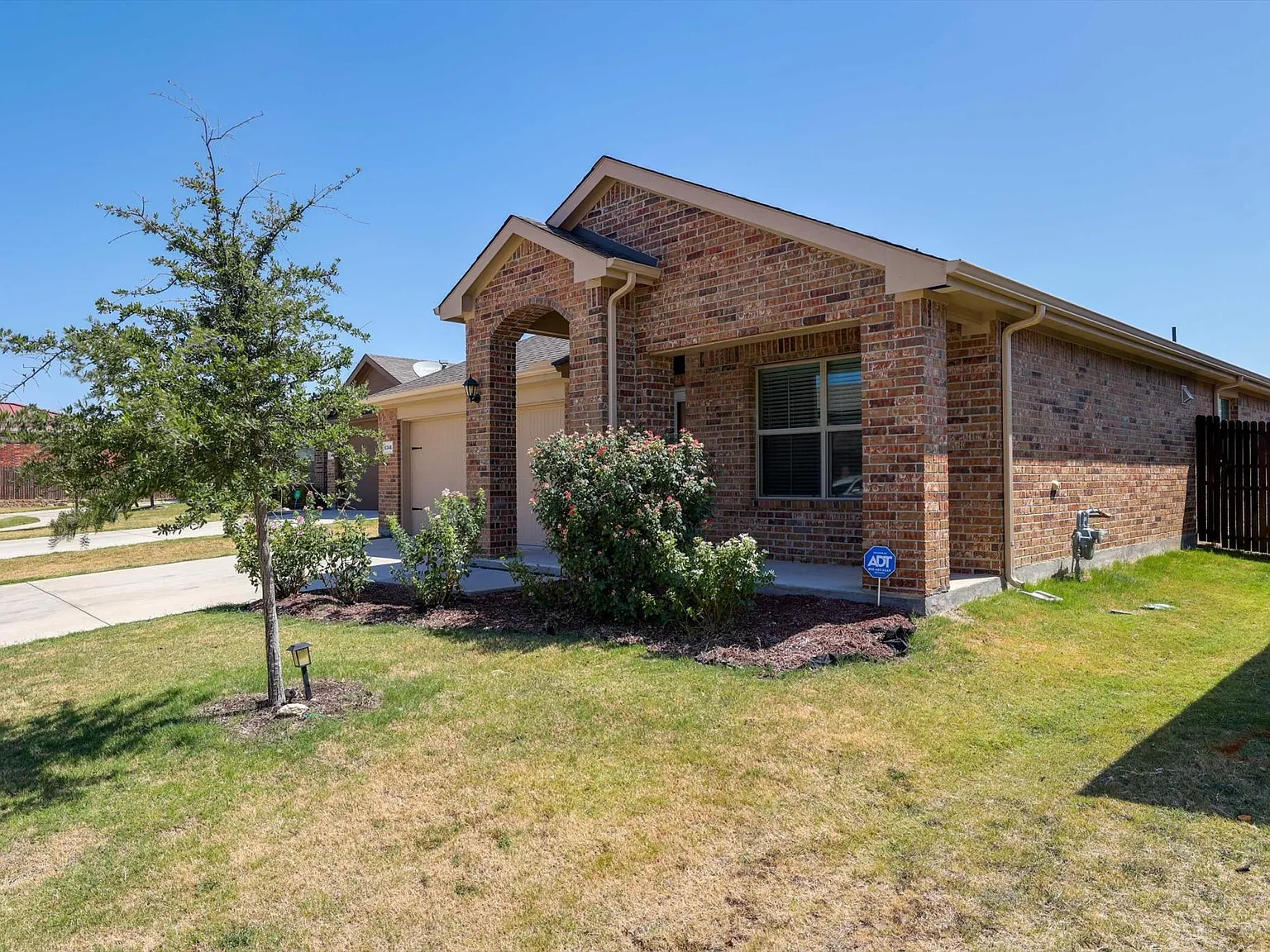 3 bed, 1765 sqft, $2,200 — Photo 3