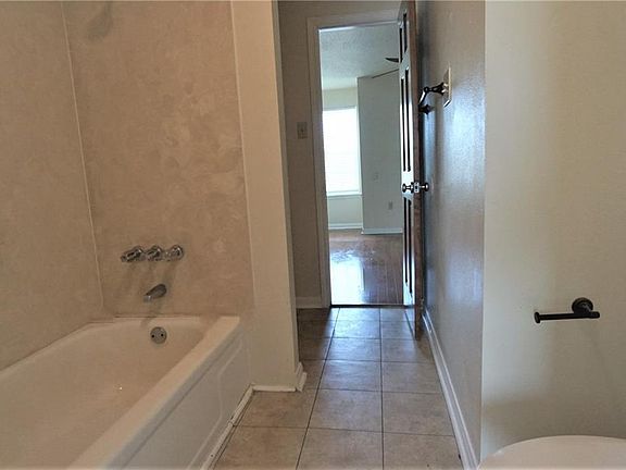 4th image of 1153 Heather Ln APT A