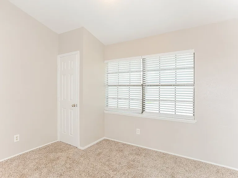 4200 Cranbrook Dr — Photo 9
