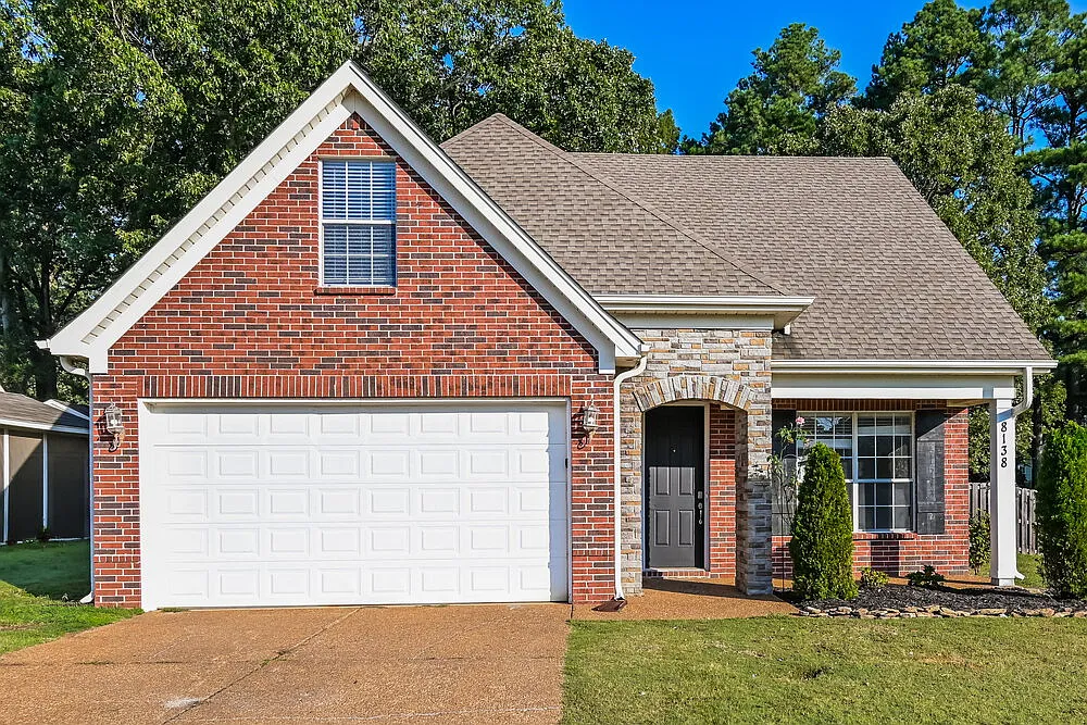 4 bed, 2.5 bath, 1852 sqft, $2,040 — Photo 1