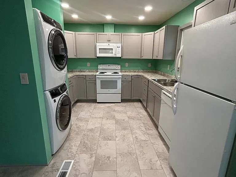 1904 N Oak Ln — Photo 8