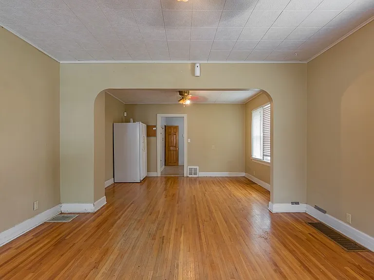 220 W Madison St — Photo 3