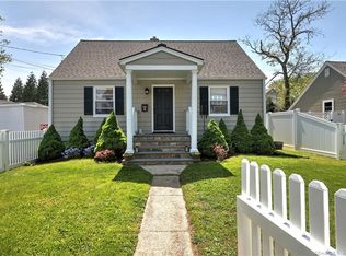 27 Apponyi St, Fairfield, CT 06824