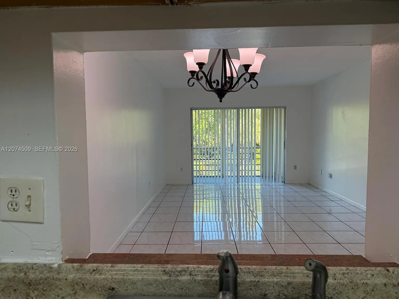 Brookfield Square Condo — Photo 4