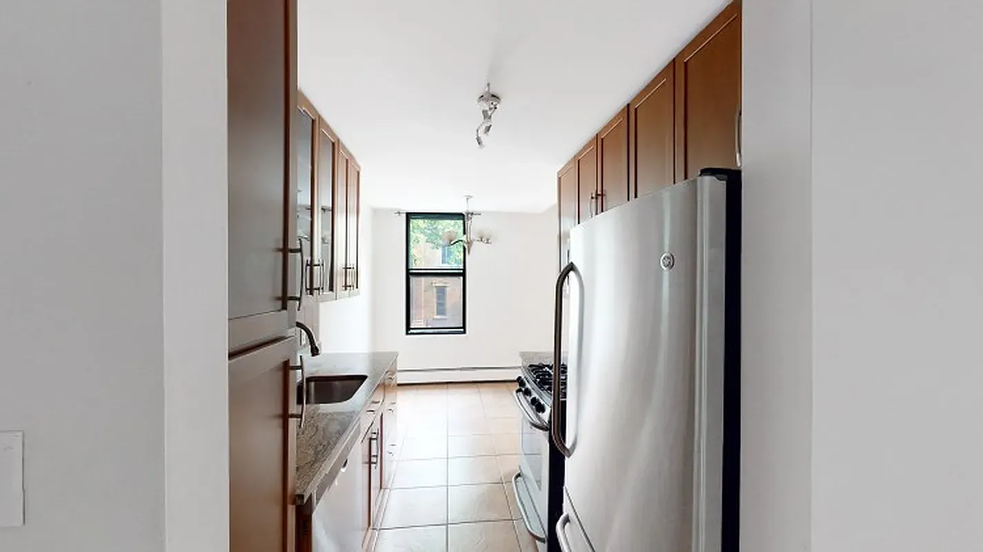 910 Park Place — Photo 3