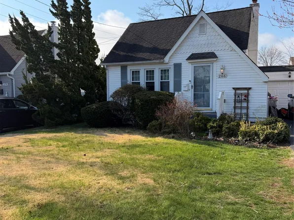 266 Neptune Avenue, West Babylon, NY 11704