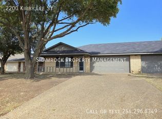 2200 Kirby Lee St, Woodway, TX 76712
