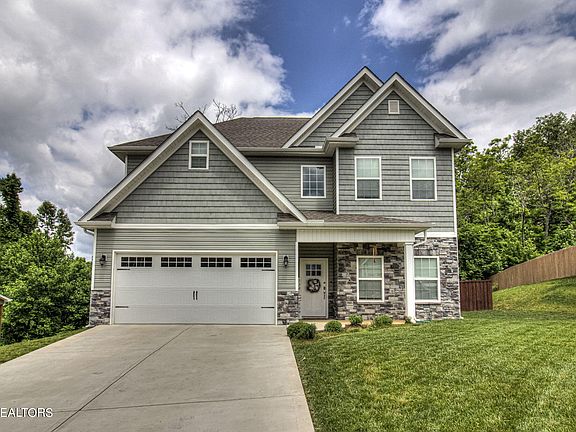 3rd image of 3206 Oakwood Hills Ln