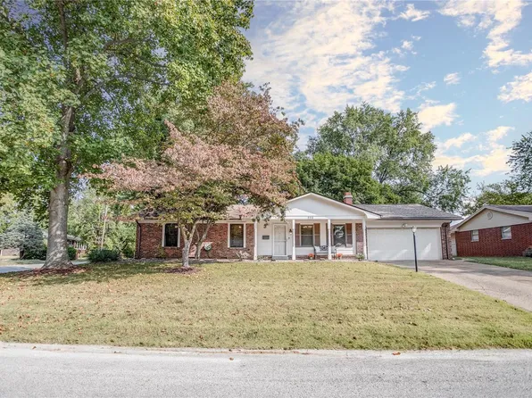 225 Churchill Dr, Belleville, IL 62223