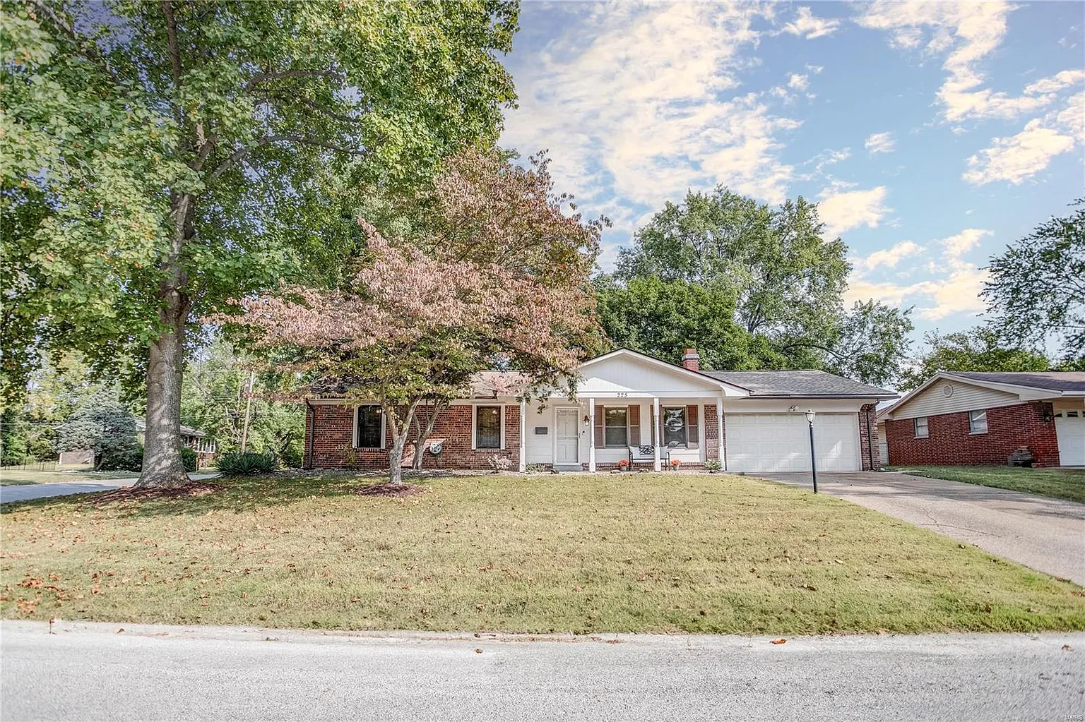 225 Churchill Dr photo 1