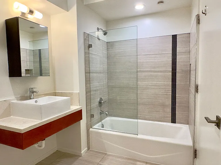 Echo Designer Loft Apartments — Photo 44