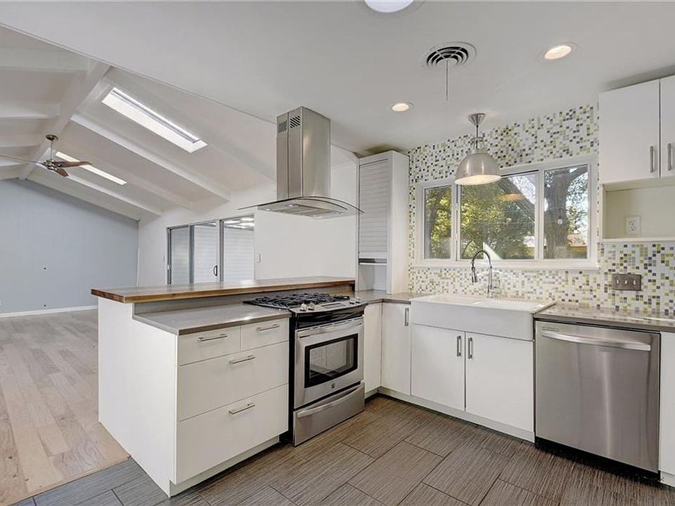1st image of 3005 White Rock Dr