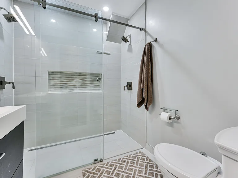 4620 Larkin St — Photo 15
