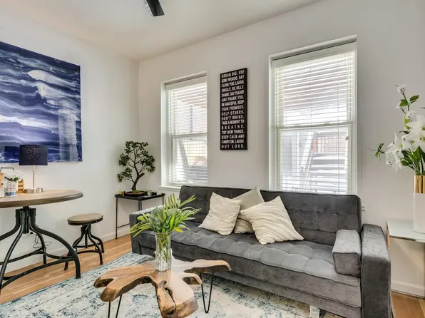 1519 W Superior St, Chicago, IL