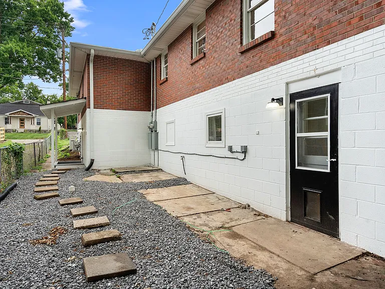 1036 Seymour Ave #A — Photo 30