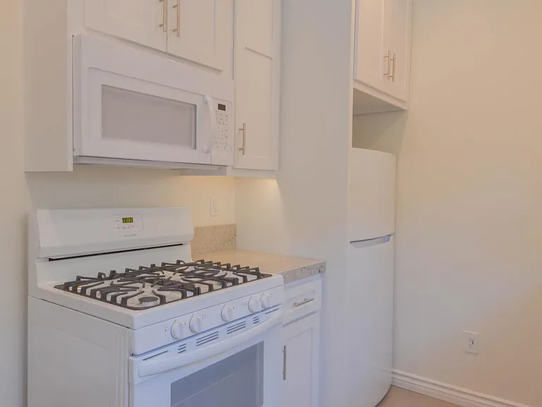 1848 S Redondo Blvd #1848 — Photo 12